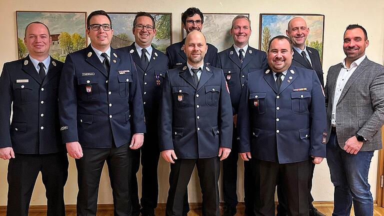 Ehrungen bei der Jahresversammlung der Feuerwehr Bad Neustadt (von links): stellv. Kommandant Dominik Herbert, Christian Stubenrauch, Florian Wülk, Florian Wetterich, Dominik Benkert, Werner Fink, Kommandant Markus Schneyer, Thomas Heßelbach und Bürgermeister Michael Werner sowie der mit dem Bayerischen Feuerwehrehrenkreuz in Gold ausgezeichnete Karl Wilhelm Wehner. Ehrungen bei der Jahresversammlung der Feuerwehr Bad Neustadt (von links): stellv. Kommandant Dominik Herbert, Christian Stubenrauch, Florian Wülk, Florian Wetterich, Dominik Benkert, Werner Fink, Kommandant Markus Schneyer, Thomas Heßelbach und Bürgermeister Michael Werner sowie der mit dem Bayerischen Feuerwehrehrenkreuz in Gold ausgezeichnete Karl Wilhelm Wehner.