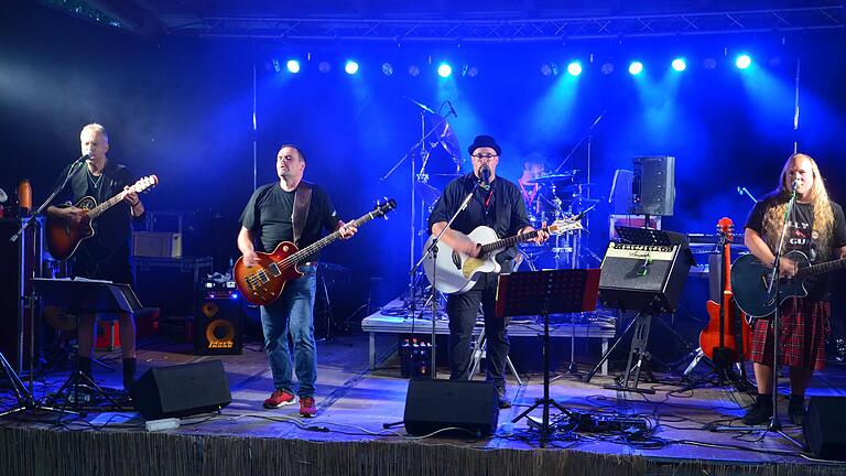 Unser Archivbild zeigt die Band das „Dicke Ende“ beim Rock Over Wiesthal 2019. Unser Archivbild zeigt die Band das „Dicke Ende“ beim Rock Over Wiesthal 2019.