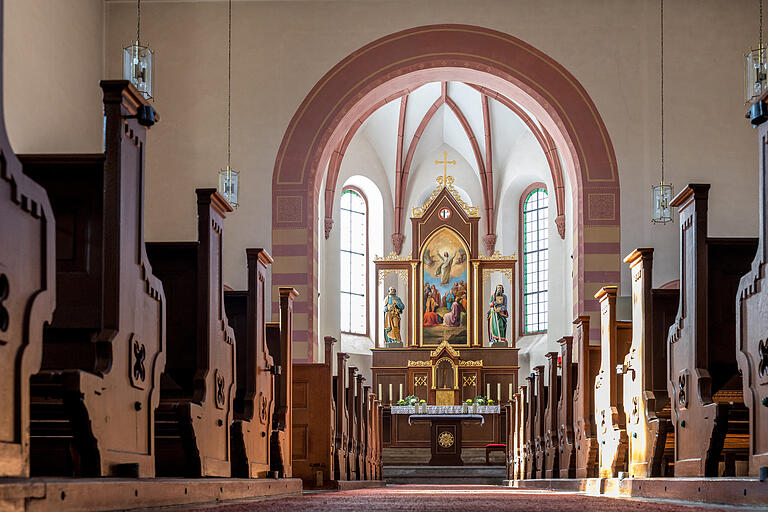 Blick in die Pfarrkirche St. Peter und Paul in Bieberehren. In dieser Kirche befindet sich einer der ältesten Bildstöcke Frankens von 1432. Blick in die Pfarrkirche St. Peter und Paul in Bieberehren. In dieser Kirche befindet sich einer der ältesten Bildstöcke Frankens von 1432.