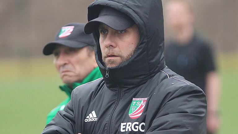 Skeptischer Blick: Abtswinds Trainer Mario Schindler.