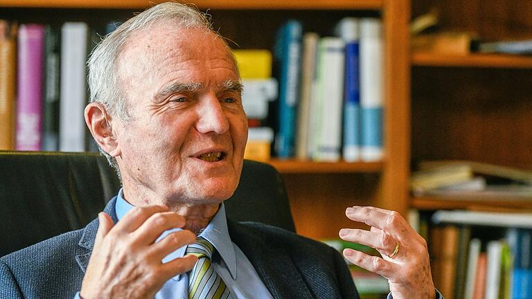 Otmar Issing ist auch mit 88 Jahren noch fit – dabei hilft ihm regelmäßiger Sport. Er ist zehnfacher bayerischer Seniorenmeister im Sprint über 100 und 200 Meter.