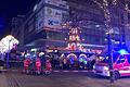Auto fährt in Menschenmenge auf Magdeburger Weihnachtsmarkt       -  Einsatzkräfte von Rettungsdiensten und Feuerwehr sind im Einsatz auf dem Weihnachtsmarkt in Magdeburg.