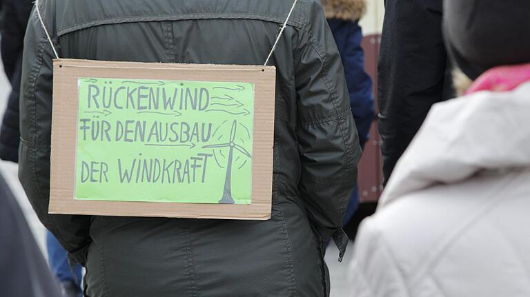 Den schnellen Ausbau der erneuerbaren Energieträger fordern die Fridays for Future-Aktivisten auch rund um Schweinfurt. Den schnellen Ausbau der erneuerbaren Energieträger fordern die Fridays for Future-Aktivisten auch rund um Schweinfurt.