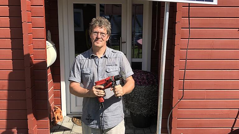 Die Energie des mobilen 100 Watt Moduls speichert Bretscher in einer Batterie. Die Energie des mobilen 100 Watt Moduls speichert Bretscher in einer Batterie.