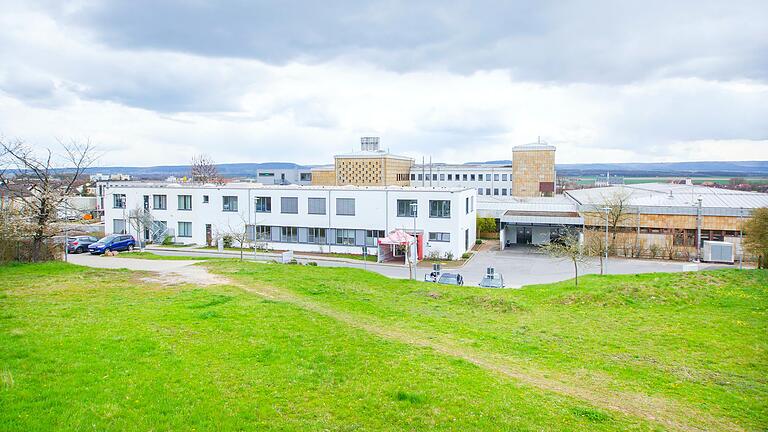 Das Haus Haßfurt der Haßberg-Kliniken: Der Vorstand soll von zwei Personen auf eine verkleinert werden, wer künftig Klinikchef oder -chefin sein soll, steht aber noch nicht fest. Das Haus Haßfurt der Haßberg-Kliniken: Der Vorstand soll von zwei Personen auf eine verkleinert werden, wer künftig Klinikchef oder -chefin sein soll, steht aber noch nicht fest.