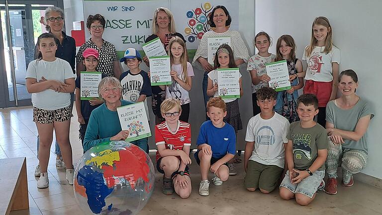 Bildung gegen den Hunger: Zum Projekt gehörte auch kindgerechte Aufklärungsarbeit zu den Ursachen und der Behandlung von Mangelernährung. Bildung gegen den Hunger: Zum Projekt gehörte auch kindgerechte Aufklärungsarbeit zu den Ursachen und der Behandlung von Mangelernährung.