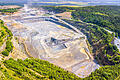 800 mal 600 Meter groß, über 100 Meter tief: Der Tagebau am Zeilberg und sein ganzes Ausmaß sind nur von oben - hier mit Blick in Richtung Nordosten - zu erfassen.&nbsp;