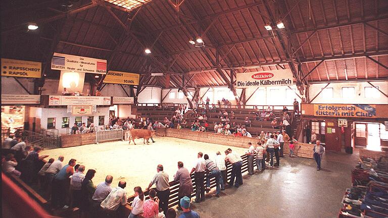 Bis 1999 fanden in der Frankenhalle Viehversteigerungen statt. Foto: Norbert Schwarzott Bis 1999 fanden in der Frankenhalle Viehversteigerungen statt. Foto: Norbert Schwarzott