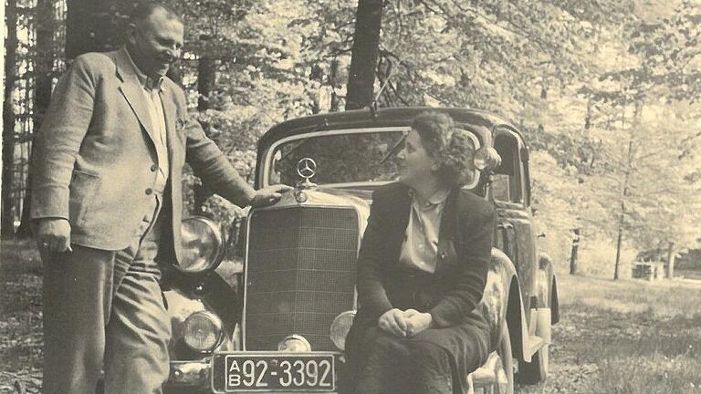 Paul und Susi Hoffmann bei einem Ausflug in den 50ern. Paul und Susi Hoffmann bei einem Ausflug in den 50ern.