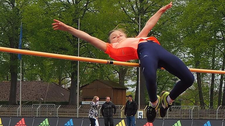 Lina Füller vom TSV Oberthulba gewann bei den Unterfränkischen Leichtathletik-Meisterschaften der Jugend U12 und U14 gleich vier Titel.       -  Lina Füller vom TSV Oberthulba gewann bei den Unterfränkischen Leichtathletik-Meisterschaften der Jugend U12 und U14 gleich vier Titel.