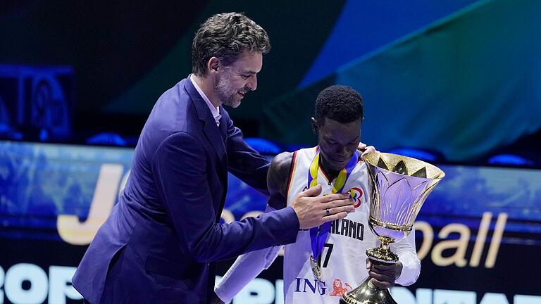 Dennis Schröder       -  Seit dem WM-Endspiel gilt Schröder als einer der großen Sportstars in Deutschland.