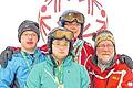 Die Teilnehmer bei den Winterspielen von Special Olympics Deutschland mit ihrem Trainer, Dieter Anderlohr.