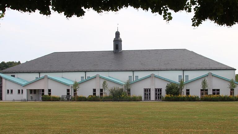 Die Florian-Geyer-Halle in Kitzingen. Wird die Sporthalle doch noch zur Stadthalle. Pläne gibt es - wieder einmal.