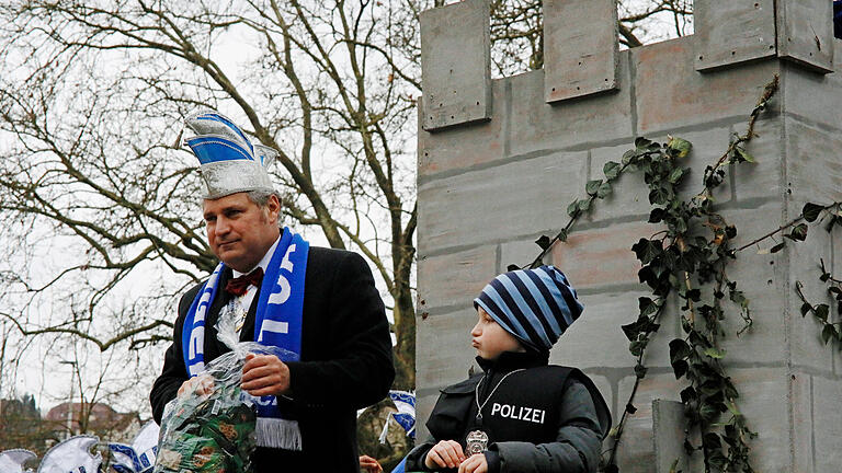 Klein, aber fein war der Thüngener Faschingsumzug von der Siedlung zum Planplatz in der Dorfmitte.