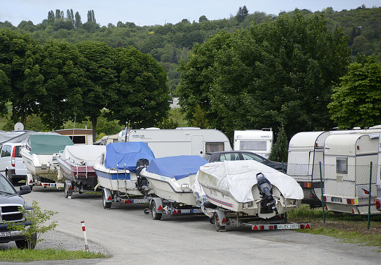 Vom Glück, am Main Dauerurlauber zu sein       -  Am Würzburger Campingplatz Kalte Quelle.