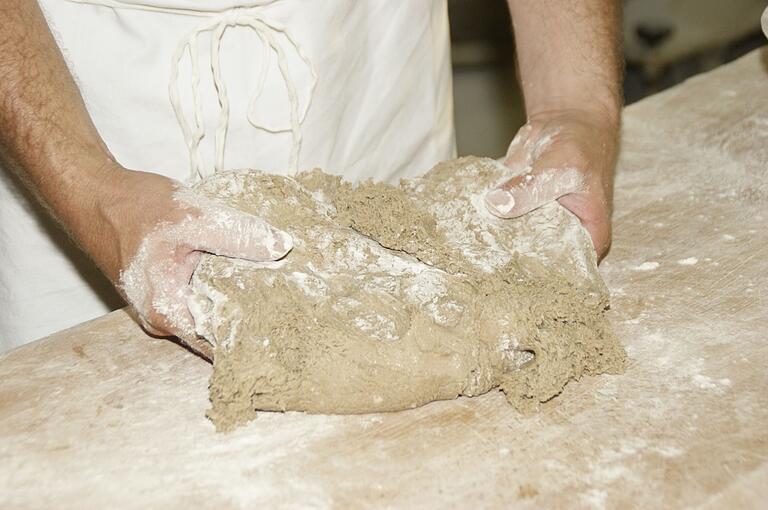 Brot zu backen, das zählt zu den ältesten Fertigkeiten der Welt. Schon die alten Ägypter backten Brot – natürlich kein Steigerwälder-Natursauerteigbrot, so wie Dieter Keller. Brot zu backen, das zählt zu den ältesten Fertigkeiten der Welt. Schon die alten Ägypter backten Brot – natürlich kein Steigerwälder-Natursauerteigbrot, so wie Dieter Keller. 