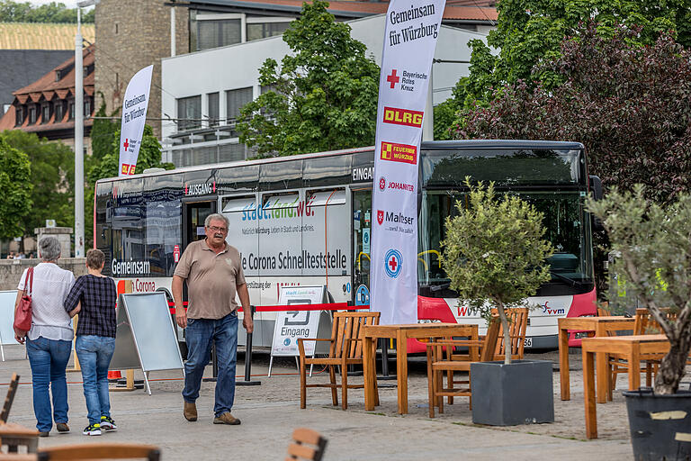 Der mobile Corona-Testbus steht auch in der nächsten Zeit für kostenfreie Tests in Stadt und Landkreis Würzburg zur Verfügung. Allerdings sind diese dann nur noch für bestimmte Personengruppen zugelassen.&nbsp;