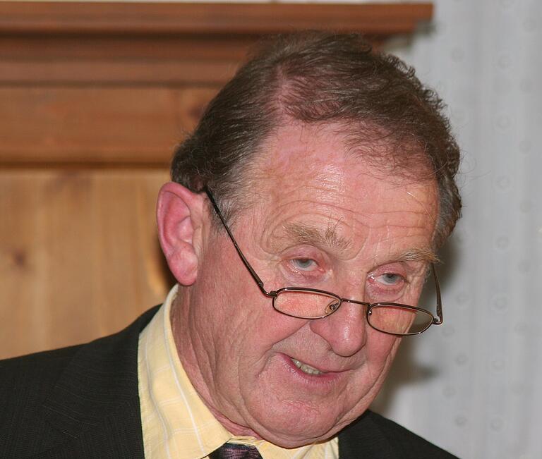 Heinrich Lang ist schon seit 45 Jahren Obermeister der Etwashäuser Jubiläums-Gartenbaugruppe. Heinrich Lang ist schon seit 45 Jahren Obermeister der Etwashäuser Jubiläums-Gartenbaugruppe.