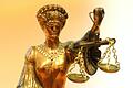Ein gerechtes Urteil soll die richtige Balance finden. Das verkörpert die Symbolfigur der Justitia.