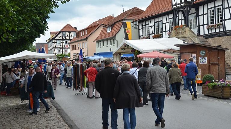 Beim Stadtfest wird Ostheim zur Flaniermeile. Beim Stadtfest wird Ostheim zur Flaniermeile.
