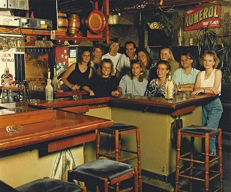 Die Crew von 1986. In der Mitte mit den dunklen Haaren ist Georg Stößel. Die Crew von 1986. In der Mitte mit den dunklen Haaren ist Georg Stößel.