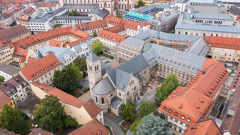 Das Areal der Erlöserschwestern von oben. Es ist das größte zusammenhängende bebaute Areal in der Würzburger Innenstadt und soll in Zukunft öffentlich zugänglich werden. Das Areal der Erlöserschwestern von oben. Es ist das größte zusammenhängende bebaute Areal in der Würzburger Innenstadt und soll in Zukunft öffentlich zugänglich werden.