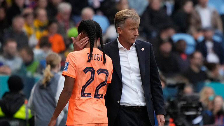 Fußball-WM Frauen - Niederlande - Südafrika.jpeg       -  Der niederländische Cheftrainer Andries Jonker und sein Frauen-Team stehen im WM-Viertelfinale.