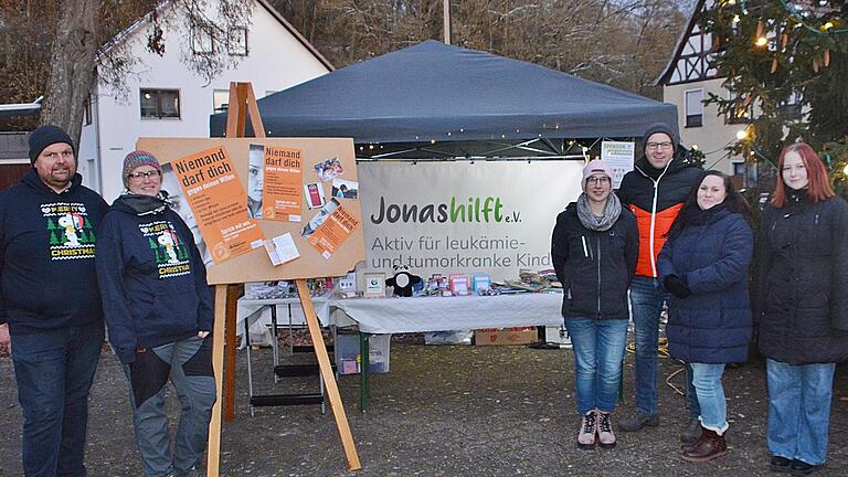 Sie sind für den 2. Fridritter Weihnachtsmarkt verantwortlich (v. l.): Jürgen Eckert, Bianca Günther, Nadine Seufert, Timo Krambo, Mareike Seifert und Marielle Günther. - Sie sind für den 2. Fridritter Weihnachtsmarkt verantwortlich (v. l.): Jürgen Eckert, Bianca Günther, Nadine Seufert, Timo Krambo, Mareike Seifert und Marielle Günther. Sie sind für den 2. Fridritter Weihnachtsmarkt verantwortlich (v. l.): Jürgen Eckert, Bianca Günther, Nadine Seufert, Timo Krambo, Mareike Seifert und Marielle Günther. - Sie sind für den 2. Fridritter Weihnachtsmarkt verantwortlich (v. l.): Jürgen Eckert, Bianca Günther, Nadine Seufert, Timo Krambo, Mareike Seifert und Marielle Günther.