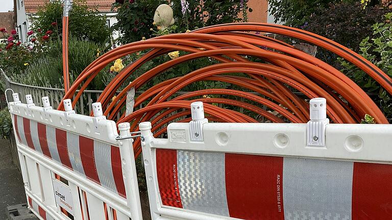 Auch in der Lohrer Altstadt wird es durch den Glasfaserausbau teilweise zu Absperrungen kommen. Es soll jedoch in kleinen Abschnitten gearbeitet werden, die am Abend wieder verschlossen sein sollen. Auch in der Lohrer Altstadt wird es durch den Glasfaserausbau teilweise zu Absperrungen kommen. Es soll jedoch in kleinen Abschnitten gearbeitet werden, die am Abend wieder verschlossen sein sollen.