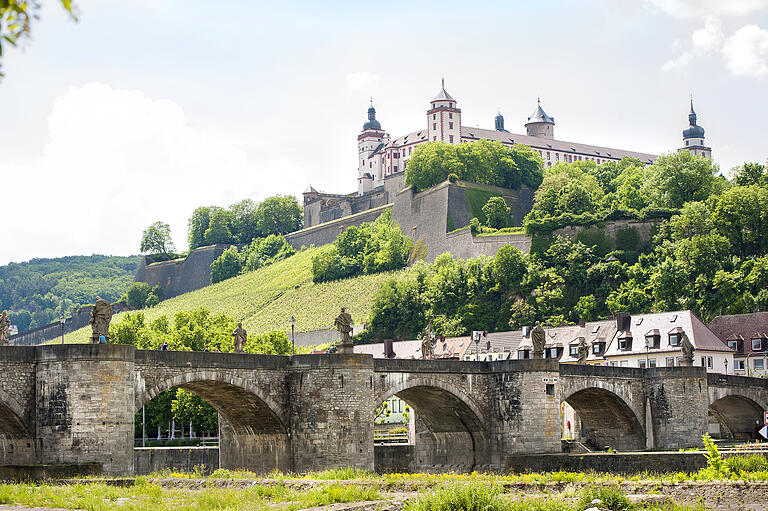 Von der Festung Marienberg aus versuchten die Franzosen, über die Alte Mainbrücke in die Stadt zu gelangen. Foto: Angie Wolf