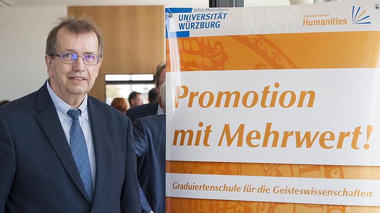Freut sich über die Zusage der Weiterfinanzierung aus München: Alfred Forchel, Präsident der Würzburger Julius-Maximilians-Universität. Freut sich über die Zusage der Weiterfinanzierung aus München: Alfred Forchel, Präsident der Würzburger Julius-Maximilians-Universität.