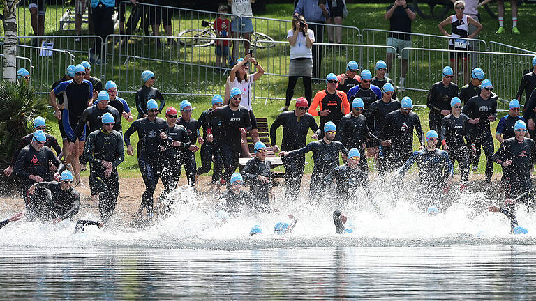 Anand Anders       -  Bei der olympischen Distanz über 40 km waren 132 Athletinnen und Athleten am Start dabei. Carl Sommer und Laura Zimmer, beide aus Würzburg erzielten die Bestzeiten.