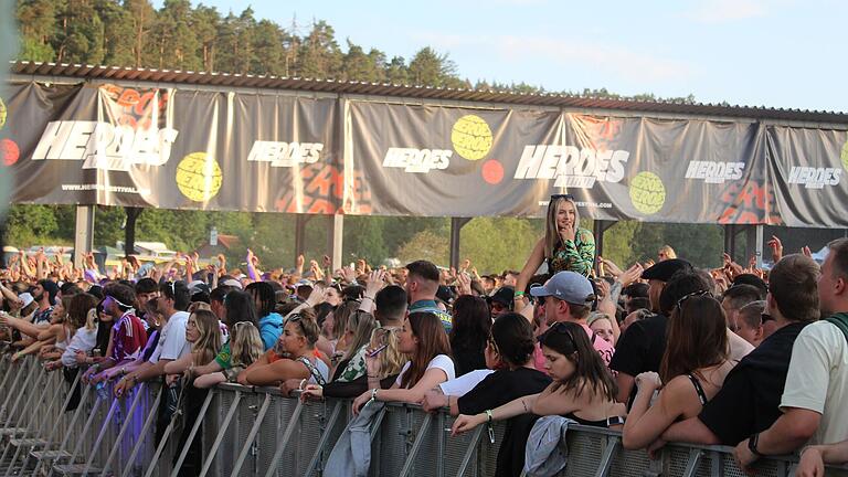 Das Heroes-Festival in Geiselwind gehört wohl zu dem bekanntesten Hip-Hop Events in der Region. Das Heroes-Festival in Geiselwind gehört wohl zu dem bekanntesten Hip-Hop Events in der Region. 