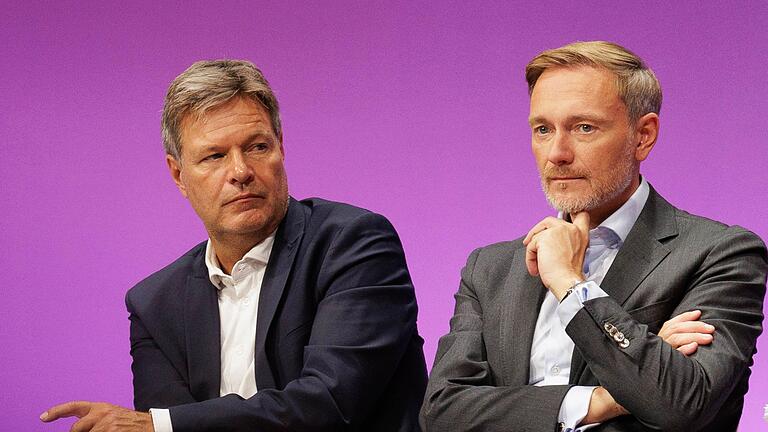 Streiten über die Wirtschaftspolitik: Minister Habeck und Lindner       -  Streiten über die Wirtschaftspolitik: Minister Habeck und Lindner