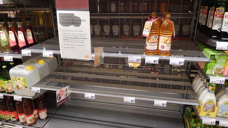 Wie hier im Tegut-Markt an der Ludwigstraße ist in nahezu allen Lohrer Supermärkten und Discountern keine Flasche Sonnenblumenöl mehr zu bekommen. Wie hier im Tegut-Markt an der Ludwigstraße ist in nahezu allen Lohrer Supermärkten und Discountern keine Flasche Sonnenblumenöl mehr zu bekommen.