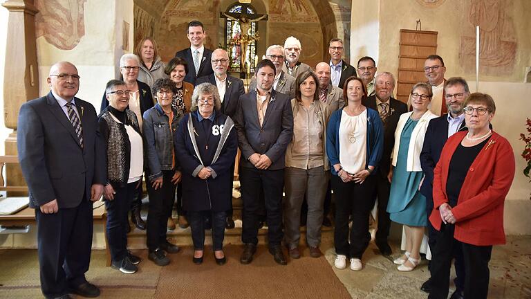 Auf dem Foto die Jubilare der Silbernen und Goldenen Konfirmation in Junkersdorf. Auf dem Foto die Jubilare der Silbernen und Goldenen Konfirmation in Junkersdorf.