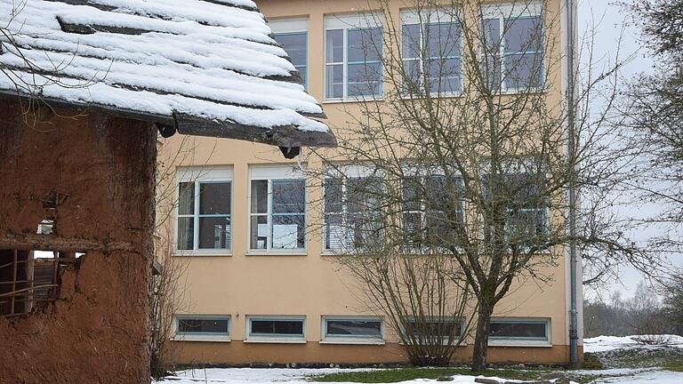 Der Umbau der Schule bringt die Gemeinde Willmars an die Grenze ihrer finanziellen Belastbarkeit. Der Umbau der Schule bringt die Gemeinde Willmars an die Grenze ihrer finanziellen Belastbarkeit.