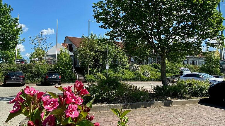 Die Bäckerei Pappert kommt nach Mellrichstadt und errichtet eine Filiale mit Außenterrasse auf dem Aldi-Parkplatz.