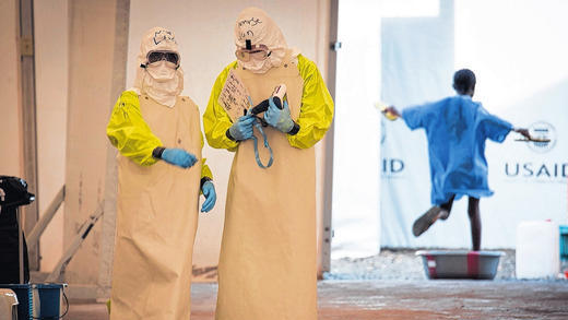 Hilfe: Das Deutsche Rote Kreuz betreibt seit Mitte Dezember vergangenen Jahres in der liberianischen Hauptstadt Monrovia eine Notfallklinik für Ebola-Kranke. Inzwischen werden dort auch viele andere infektiöse Patienten behandelt, die an den staatlichen Krankenhäusern aus Ebola-Angst weggeschickt werden.