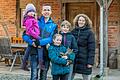 Die Familie Kleinhenz von links: Johanna, Bauherr und Papa Markus, Regina, Frieda und Mama Judith.