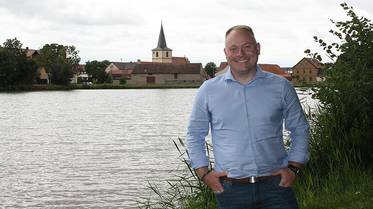 Daniel Stark aus Alitzheim kandidiert für die FDP als Direktkandidat zur Bundestagswahl. Das Foto mit ihm entstand am Mönchstockheimer Dorfsee, den die Anglergemeinschaft Alitzheim-Mönchstockheim betreut, deren Vorsitzender Stark ist. Daniel Stark aus Alitzheim kandidiert für die FDP als Direktkandidat zur Bundestagswahl. Das Foto mit ihm entstand am Mönchstockheimer Dorfsee, den die Anglergemeinschaft Alitzheim-Mönchstockheim betreut, deren Vorsitzender Stark ist.