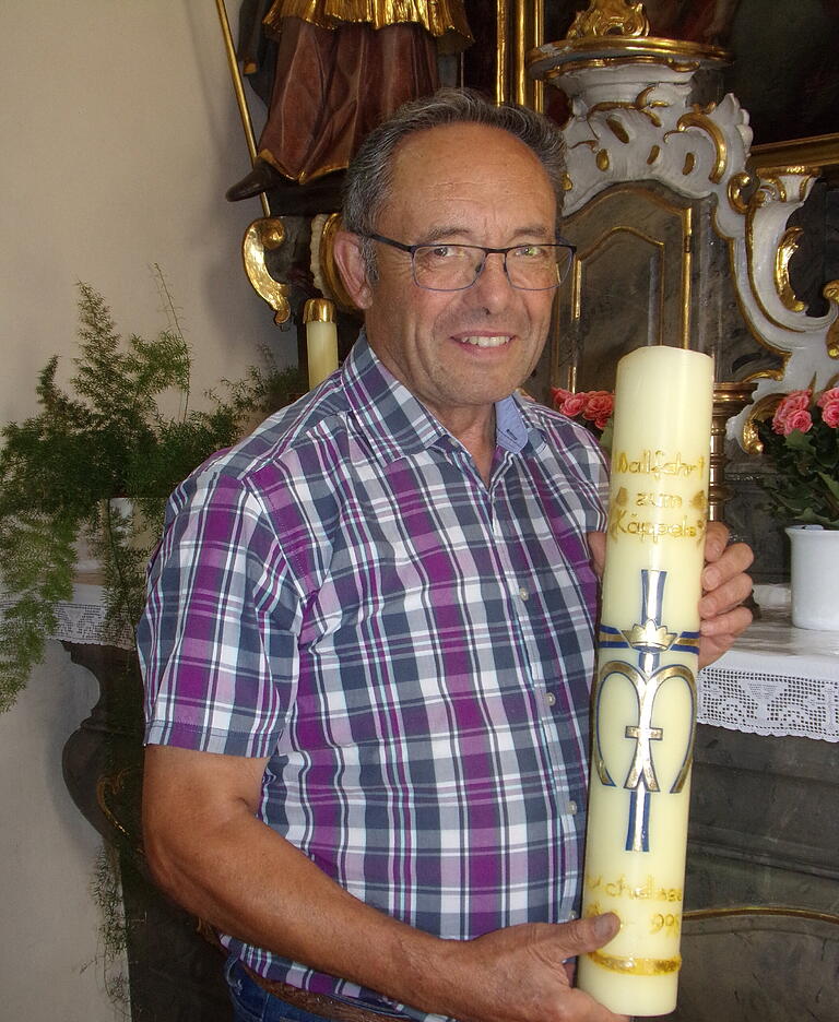 Die große Kerze, die die Eichelseer Wallfahrer vor 25 Jahren angeschafft haben, wird bei dem Gottesdienst auf dem Würzburger Käppele angezündet. Die große Kerze, die die Eichelseer Wallfahrer vor 25 Jahren angeschafft haben, wird bei dem Gottesdienst auf dem Würzburger Käppele angezündet.