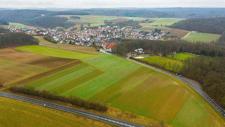 Am Zeller Berg, auf dem Grundstück zwischen den beiden Straßen, will Üchtelhausen ein Gewerbegebiet ausweisen.&nbsp;