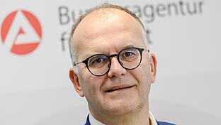 Richard Paul hat im Januar die Leitung der Agentur für Arbeit in Schweinfurt übernommen. Im Jahresarbeitsmarktbericht gibt er eine Prognose für das neue Jahr ab und analysiert den laufenden Stellenabbau in der Industrie.