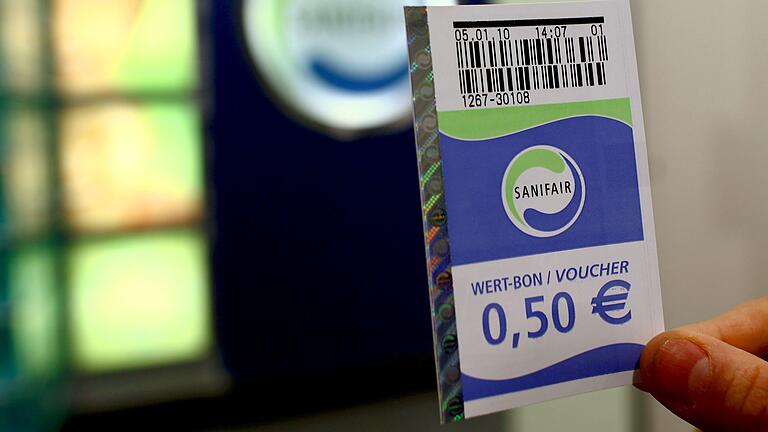 Toilettengebühr an einigen Raststätten steigen auf 70 Cent - Viele Kunden lassen ihren Sanifair-Wert-Bon verfallen, zeigt eine Studie des rbb. Toilettengebühr an einigen Raststätten steigen auf 70 Cent - Viele Kunden lassen ihren Sanifair-Wert-Bon verfallen, zeigt eine Studie des rbb.
