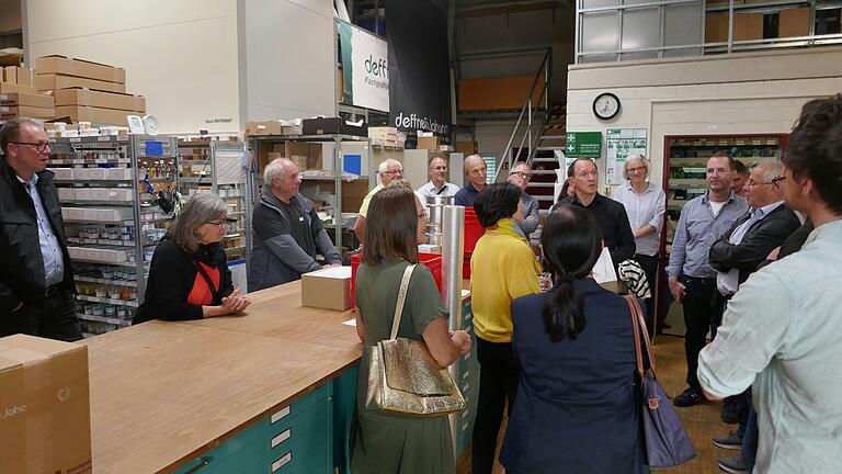 Ralph-Uwe Johann stellte den Besuchern des Kunstvereins Schweinfurt sein Unternehmen vor.