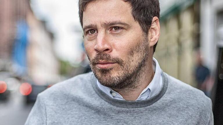 Mischa Steigerwald folgt.  WEISS