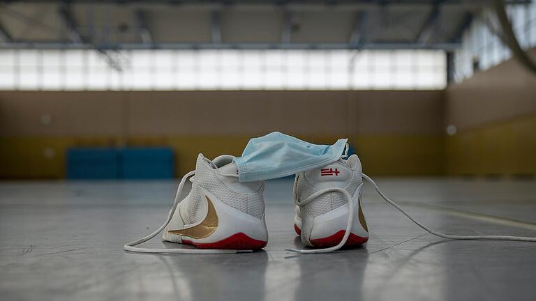 Der Ligen-Spielbetrieb in zahlreichen Sportarten befindet sich auf bayerischer Ebene in der Zwangspause, Ausnahmen bilden der Basketball und das Eishockey. Der Ligen-Spielbetrieb in zahlreichen Sportarten befindet sich auf bayerischer Ebene in der Zwangspause, Ausnahmen bilden der Basketball und das Eishockey.