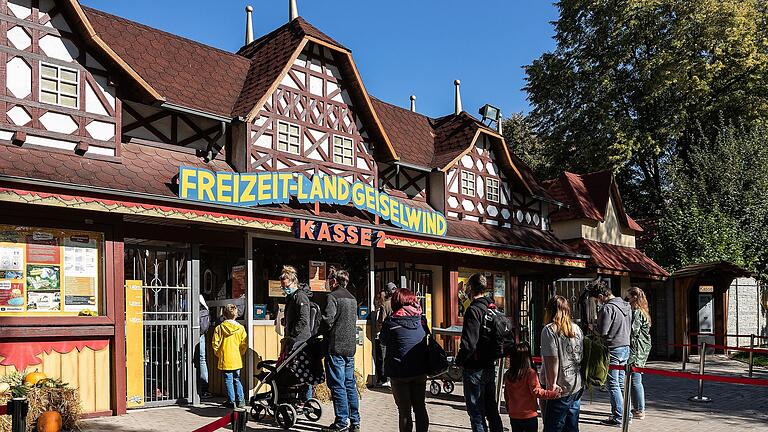 Das Geiselwinder Freizeit-Land im Zwielicht: Wegen Betrugs muss sich der Geschäftsführer derzeit vor dem Würzburger Landgericht verantworten. Das Geiselwinder Freizeit-Land im Zwielicht: Wegen Betrugs muss sich der Geschäftsführer derzeit vor dem Würzburger Landgericht verantworten.