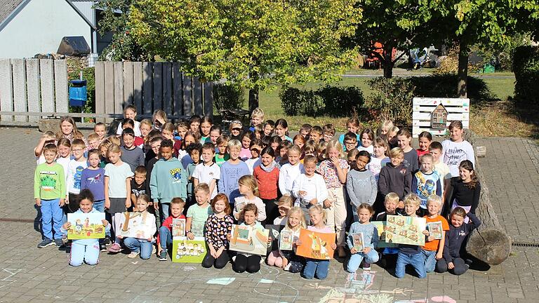 Die Grundschule Wasserlosen begeht im Ramen der Verfassungsviertelstunde den Weltkindertag.